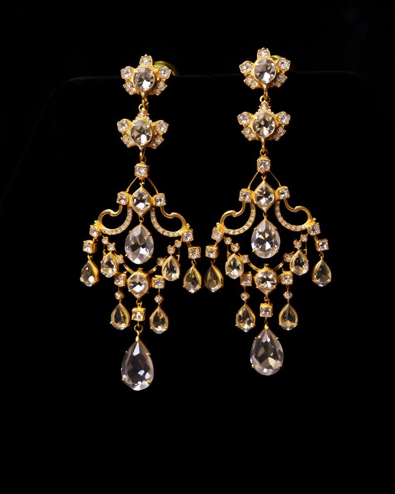 Lightweight daily wear gold earrings at Manoj Jeweller Greater Noida